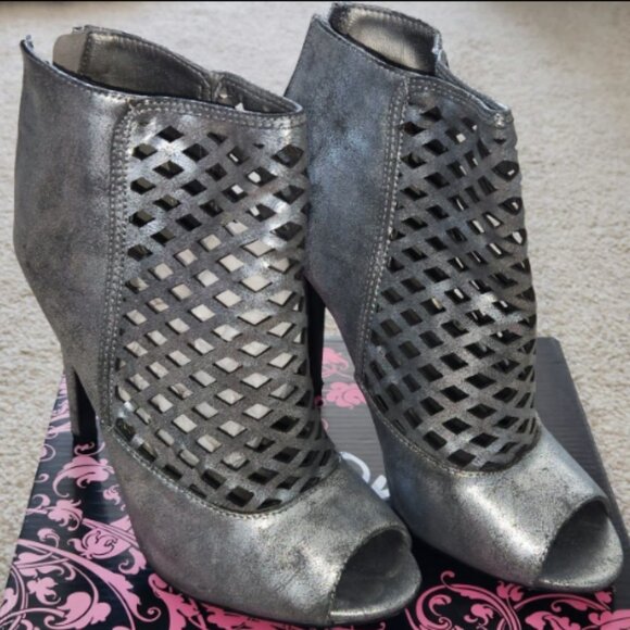 Metallic Peekaboo Heels Size 8 - Picture 1 of 5